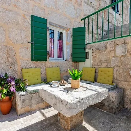 Villa Aurora