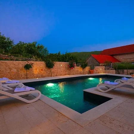 Aurora Villa